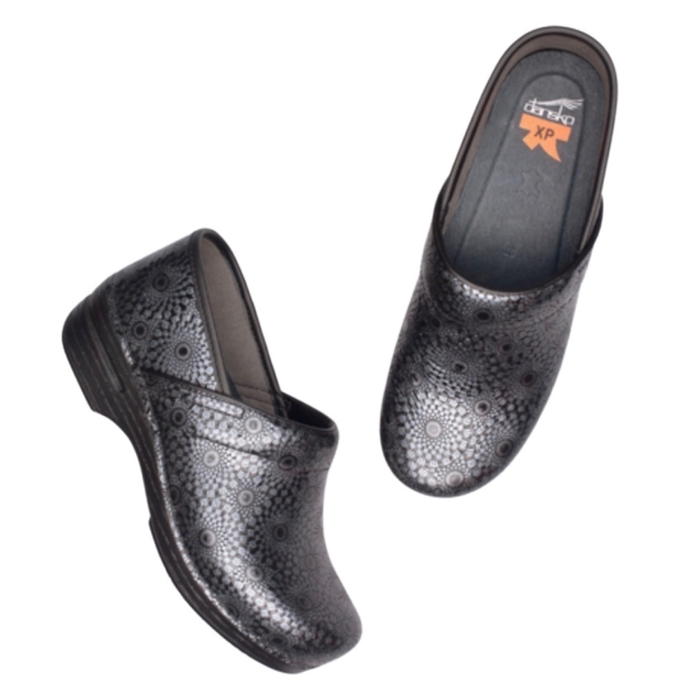 Dansko Pro XP Womens Black Leather Clogs Slip-Resistant Shoes Size 38 EU 7.5-8US